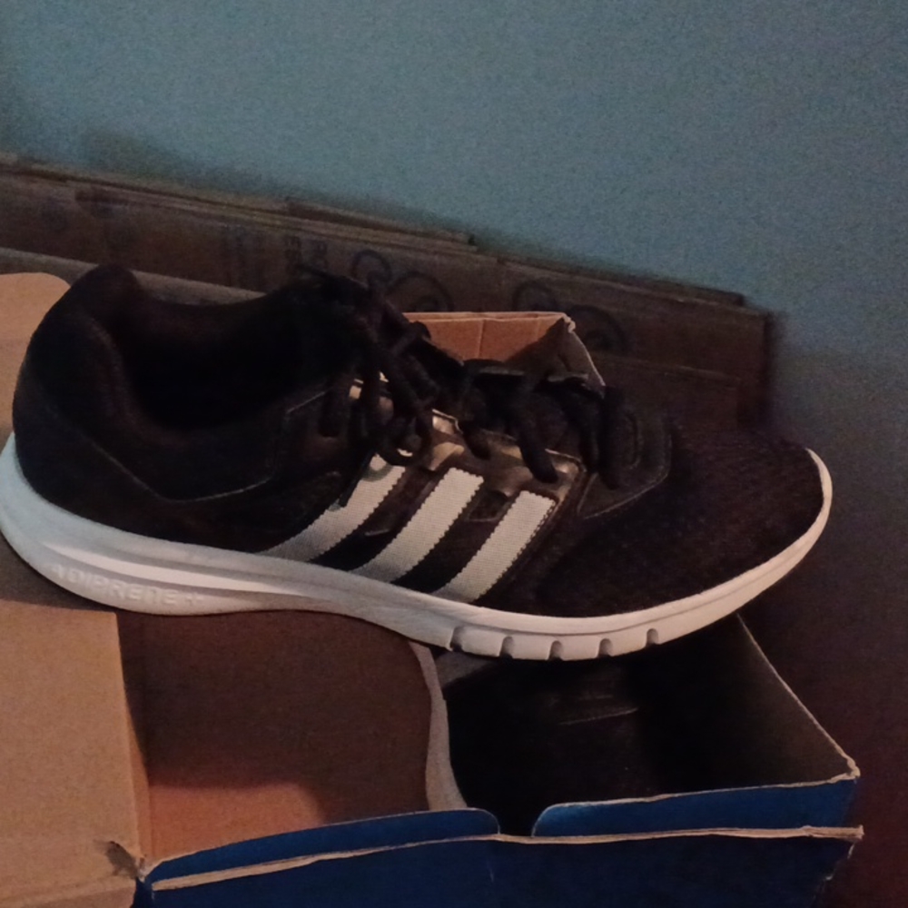 Adidas - Picture 2 of 4